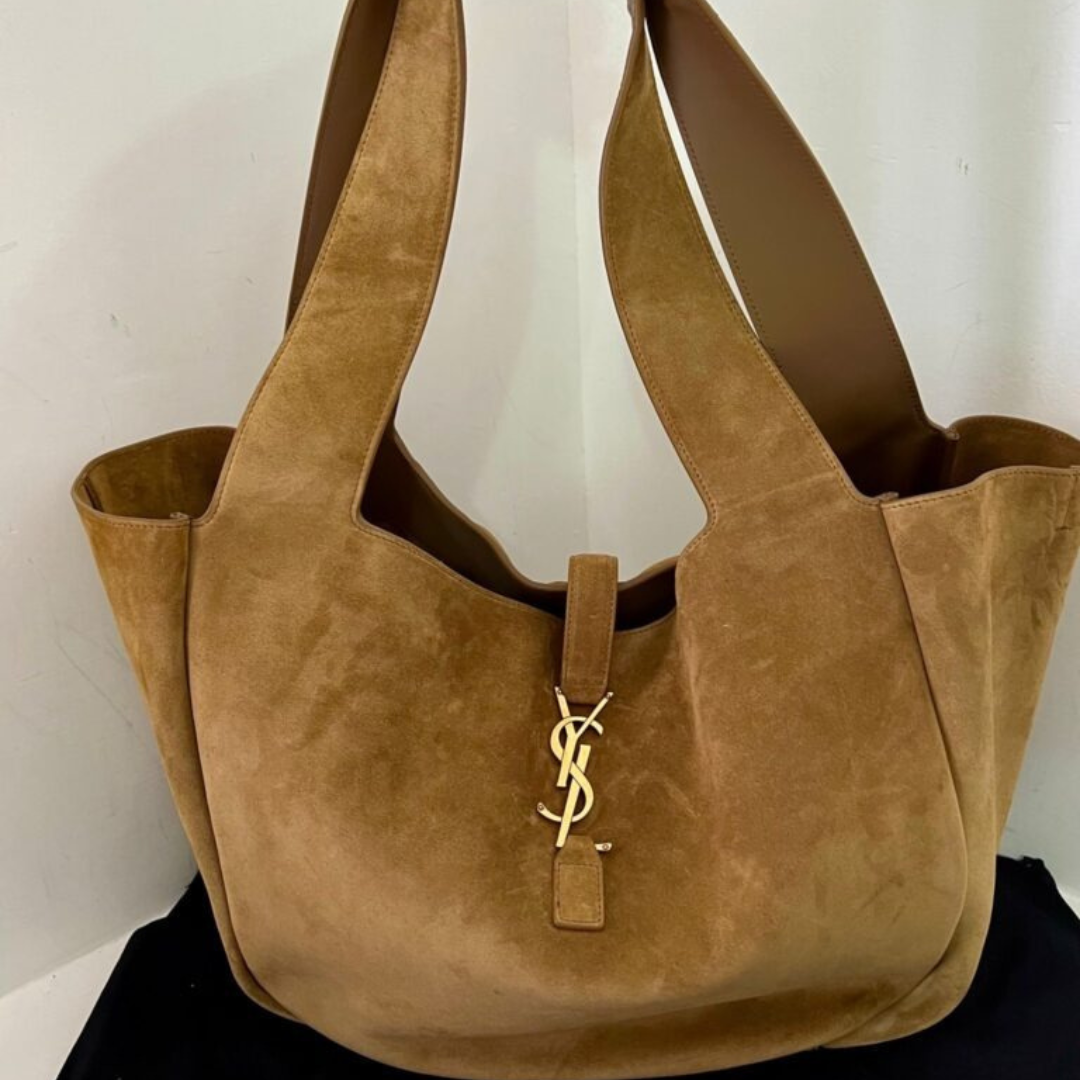 LE 5 À 7 BEA DE GAMUZA DE YVES SAINT LAURENT