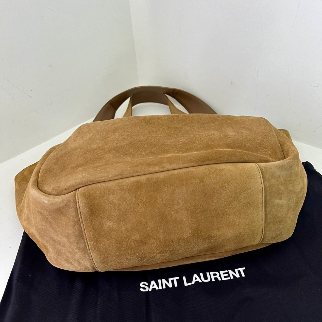 LE 5 À 7 BEA DE GAMUZA DE YVES SAINT LAURENT