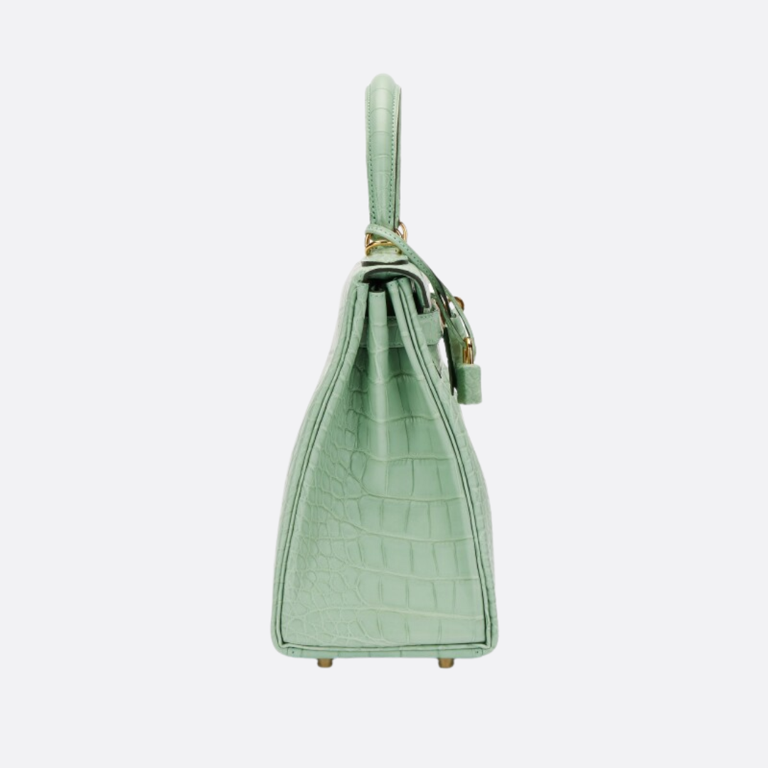 HERMÈS VERT D'EAU MATTA ALLIGATOR RETOURNE KELLY 28 CON DORADO HERRAJES, 2021 (EDICIÓN LIMITADA)
