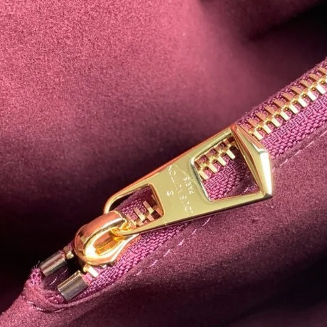 LOUIS VUITTON – HIDE AWAY MM CARTERA
