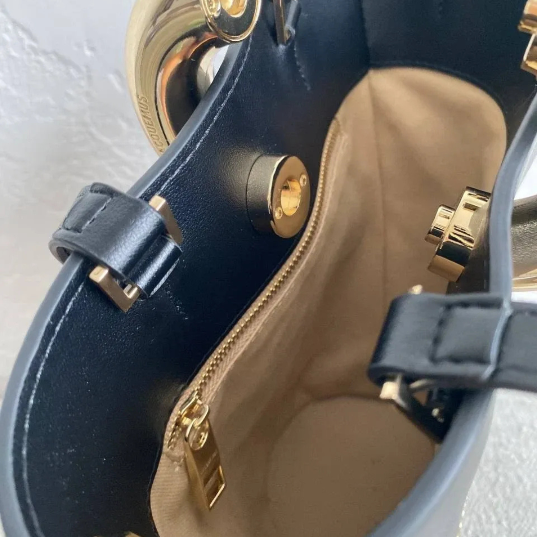 JACQUEMUS LE PETIT BAMBOLA CUERO TOTE