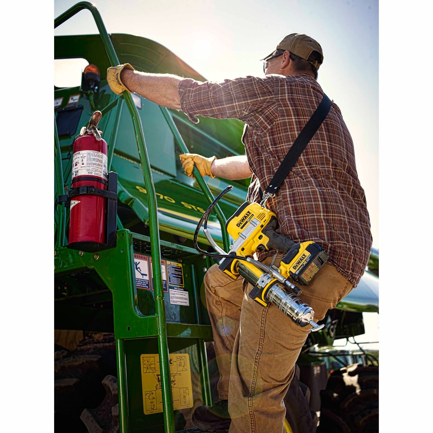 DeWalt DCGG571M1 20V MAX Lithium Ion Grease Gun