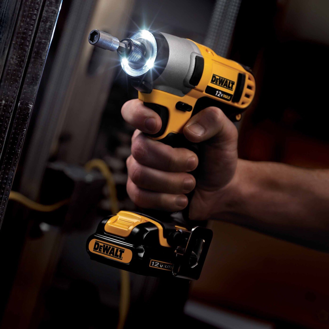 DeWalt DCF815S2 1/4" 12V MAX Cordless Impact Driver Kit