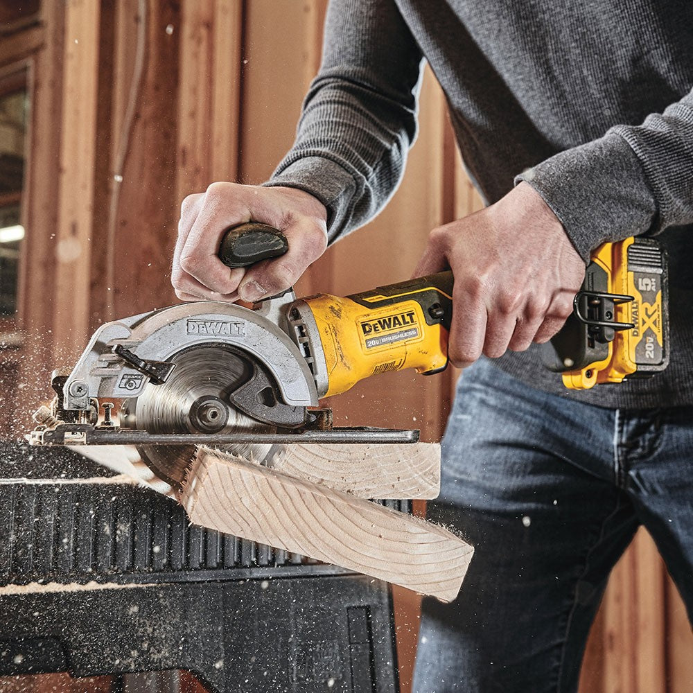 DeWalt DCS571P1 ATOMIC 20V MAX* Brushless 4-1/2" Cordless Circular Saw Kit