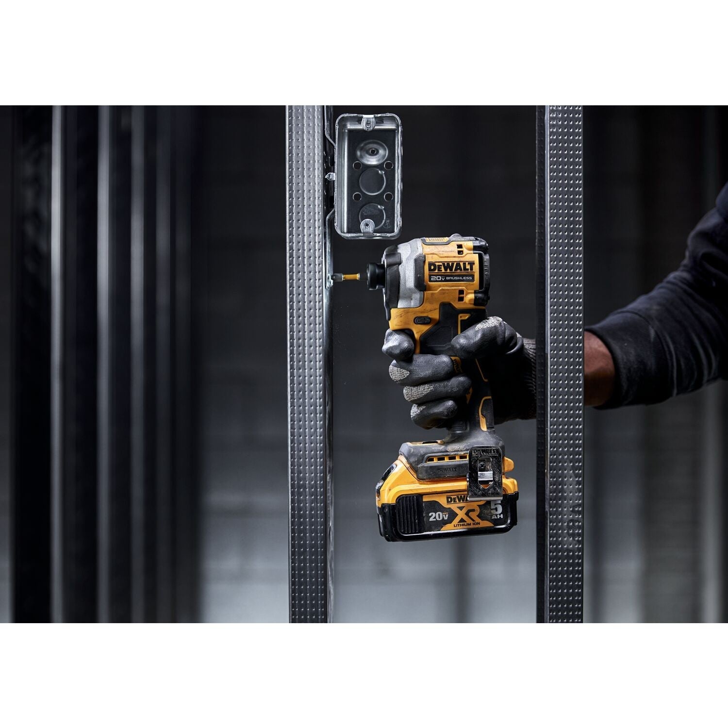 DeWalt DCF850P1 ATOMIC 20V MAX* 1/4 in. Brushless Cordless 3-Speed Impact Driver Kit (1 Battery)