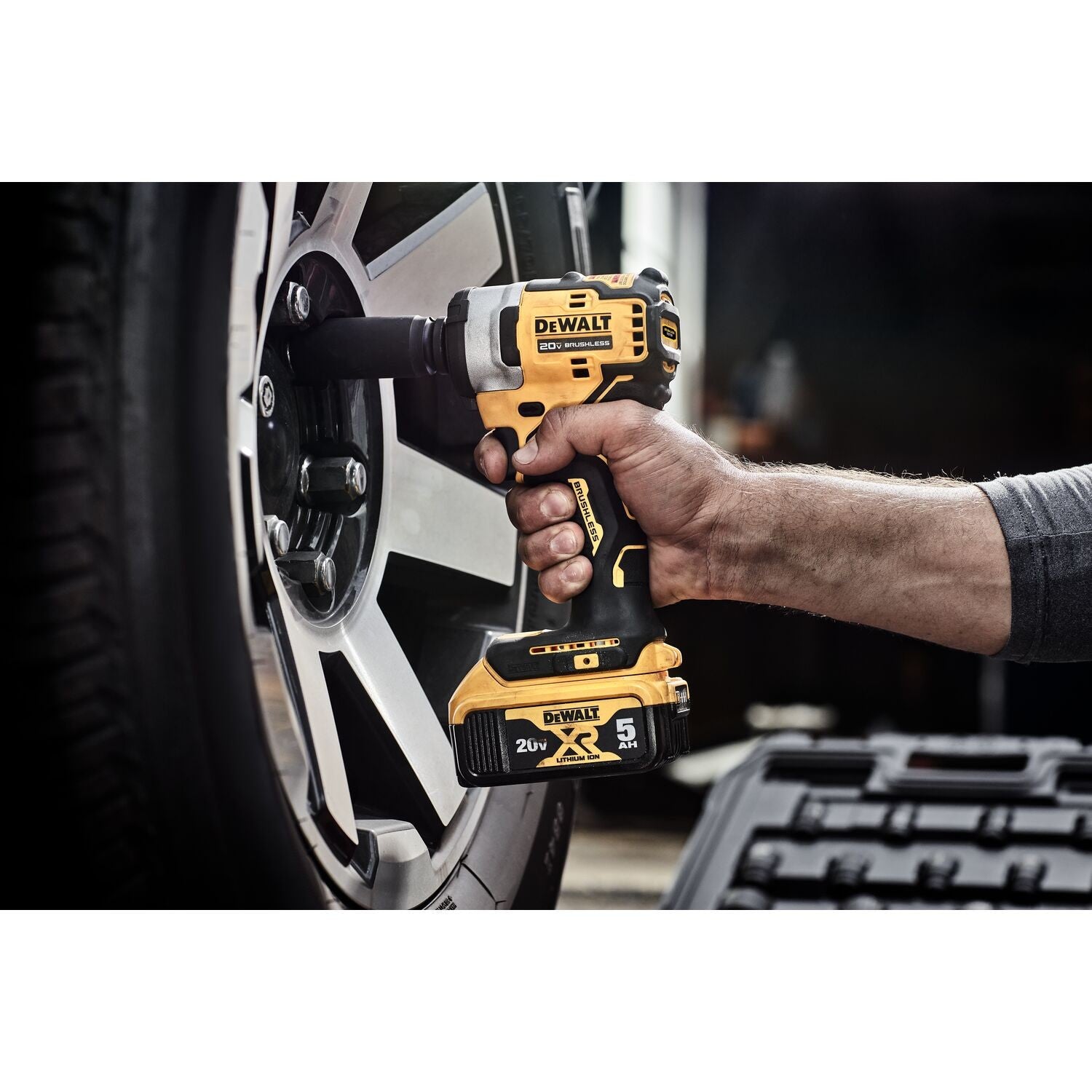 DeWalt DCF911B 20V MAX* 1/2" Impact Wrench with Hog Ring Anvil (Tool Only)