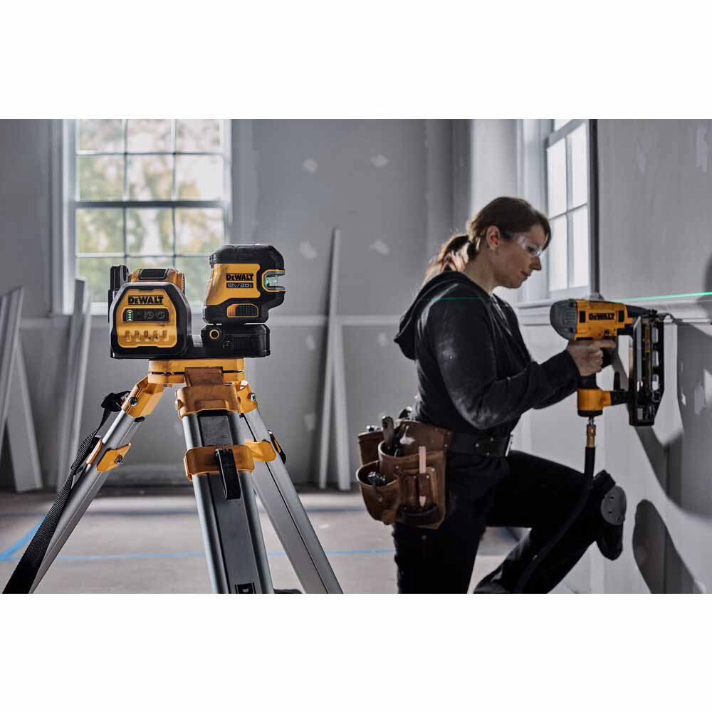 DeWalt DCLE34520G 20V Cross line 5 Spot Combo Laser Kit w/ Battery