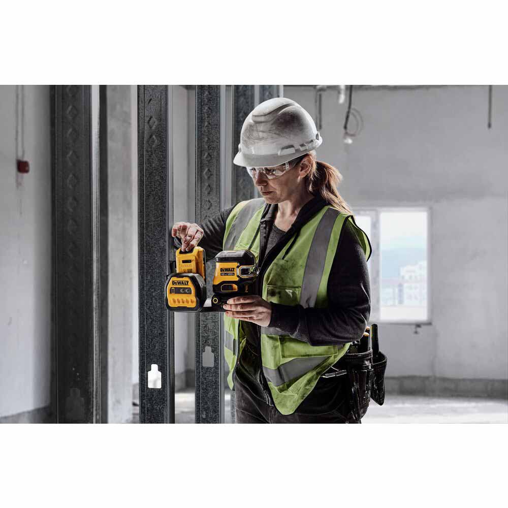 DeWalt DCLE34520G 20V Cross line 5 Spot Combo Laser Kit w/ Battery