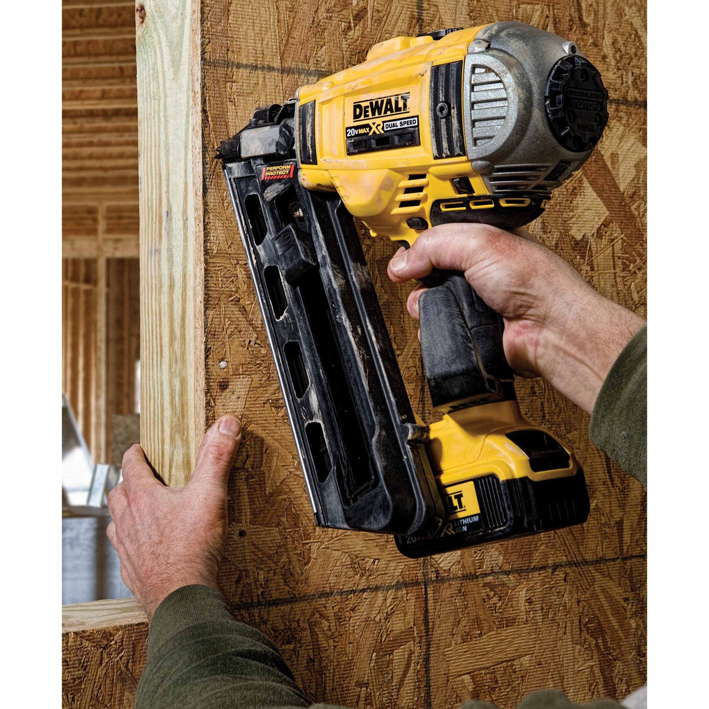 DeWalt DCN692M1 20V MAX* XR Lithium Ion Brushless Dual Speed Framing Nailer