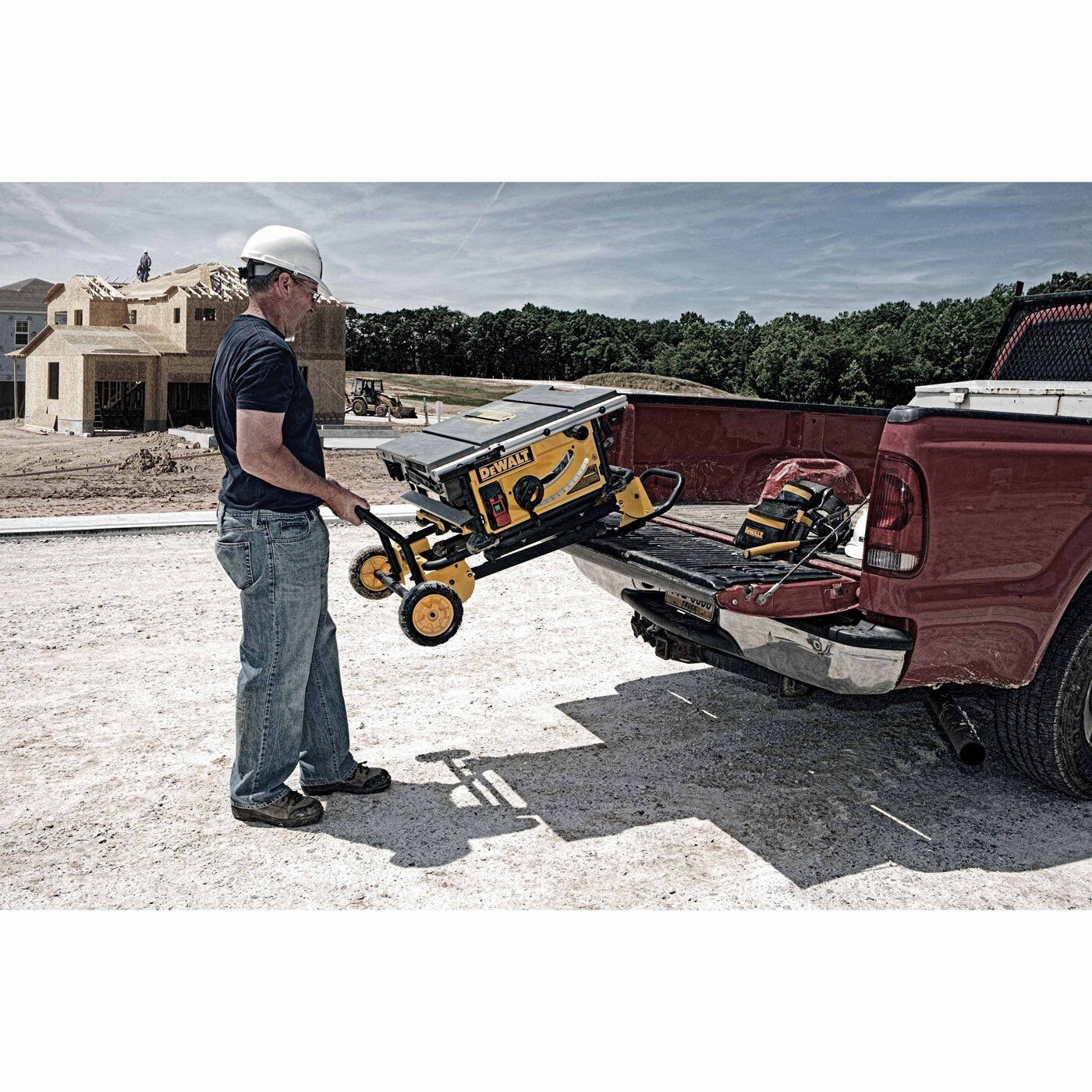 Dewalt DWE7491RS 10" Jobsite Table Saw 32 - 1/2" (82.5cm) Rip Capacity, and a Rolling Stand