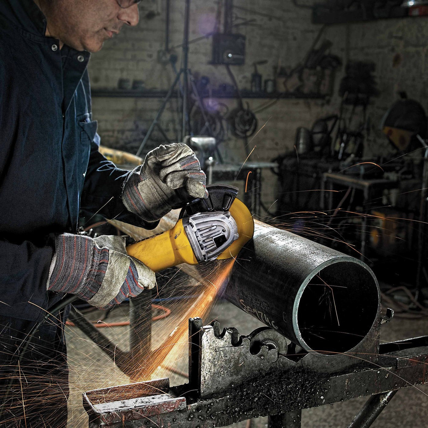 DeWalt DWE402 4-1/2" 11 Amp Angle Grinder