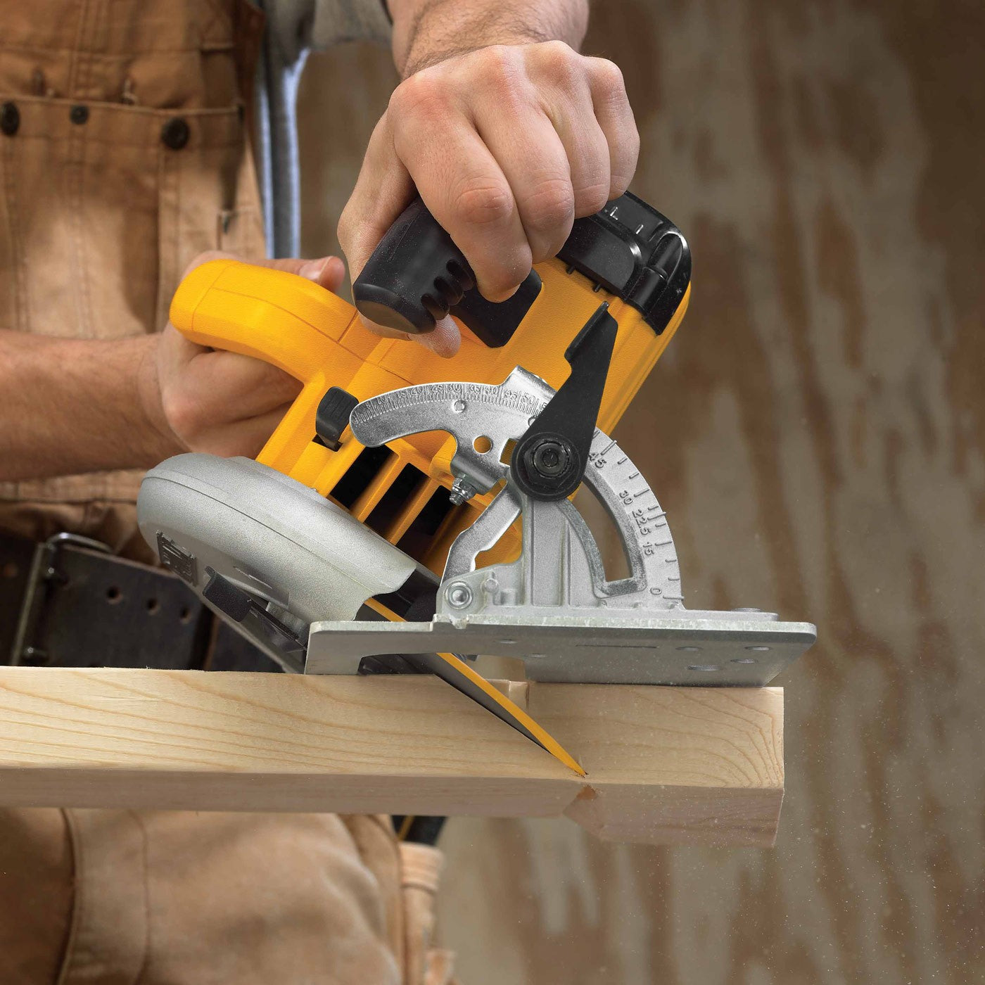 DeWalt DWE575 7-1/4" 15 Amp Lightweight Circular Saw