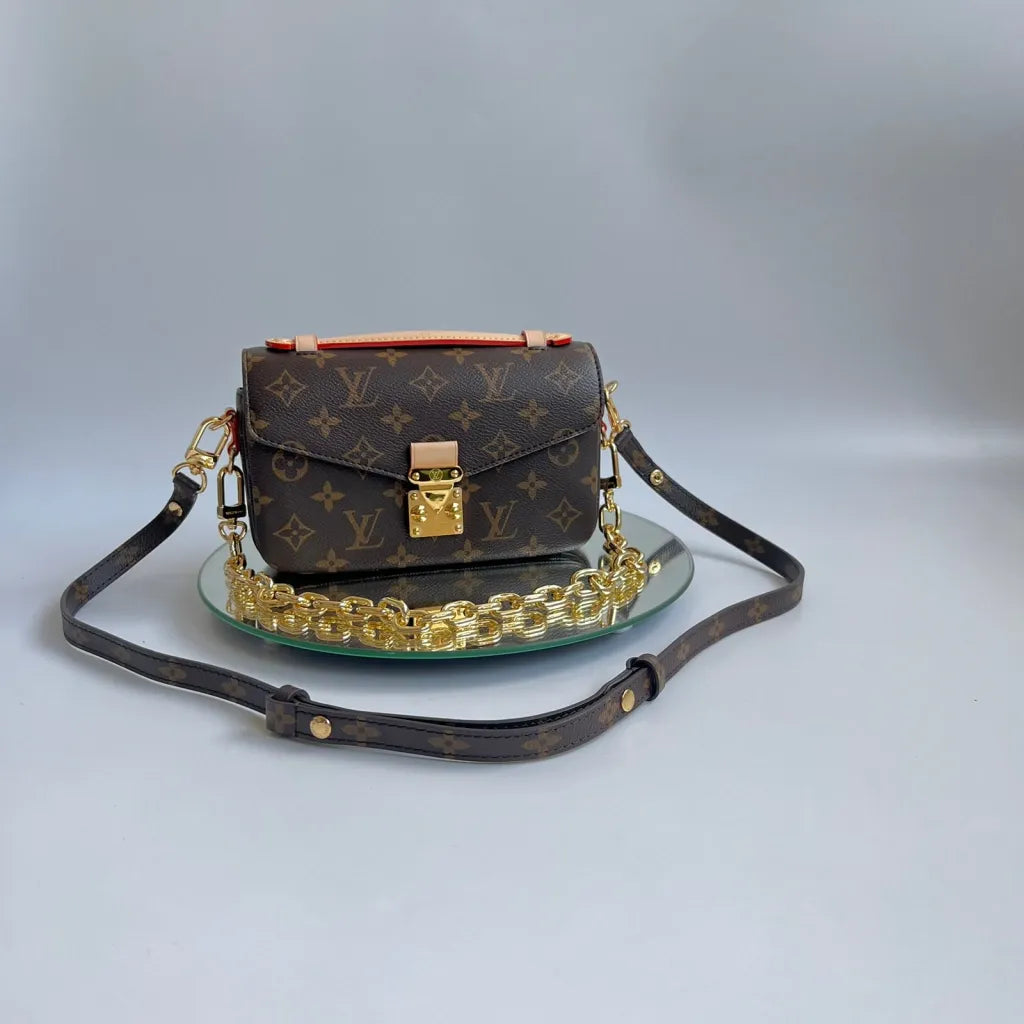 LOUIS VUITTON – POCHETTE MÉTIS EAST WEST CARTERA