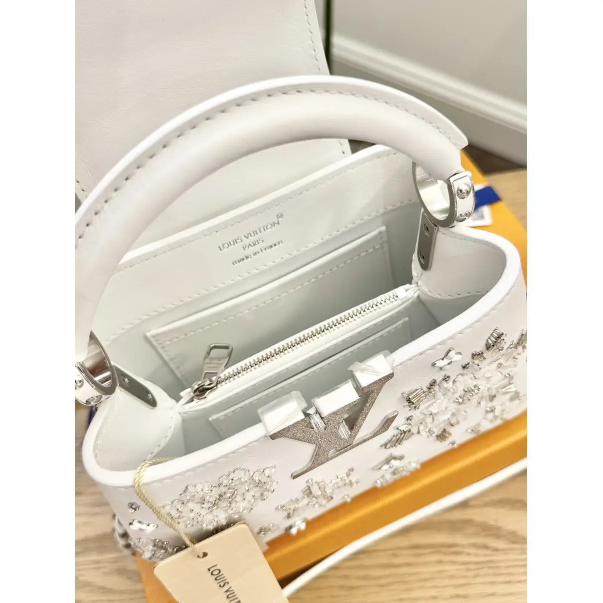 LOUIS VUITTON CAPUCINES MINI-CARTERA