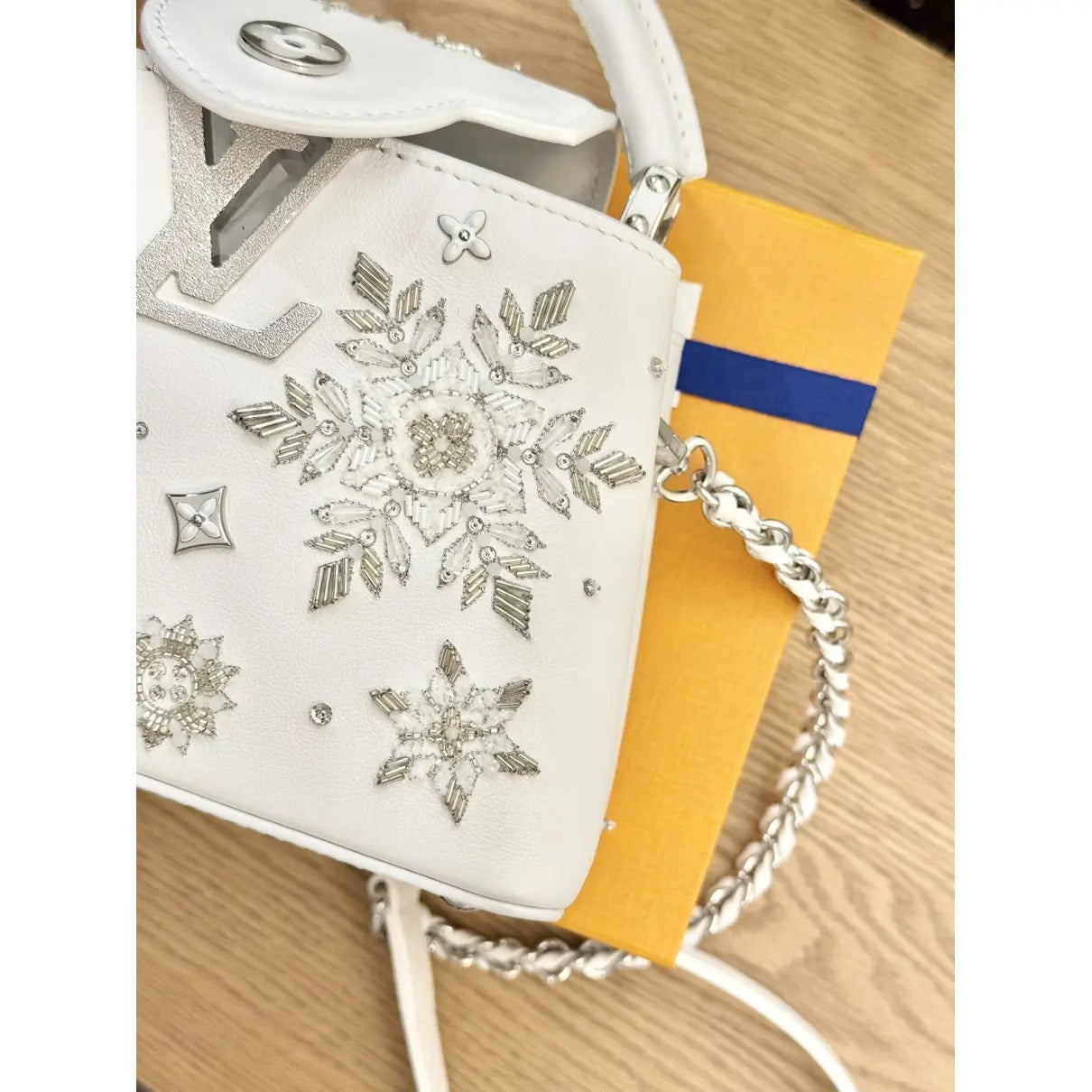 LOUIS VUITTON CAPUCINES MINI-CARTERA