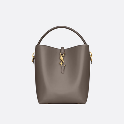 YVES SAINT LAURENT – LE 37 CARTERA DE BRILLANTE CUERO