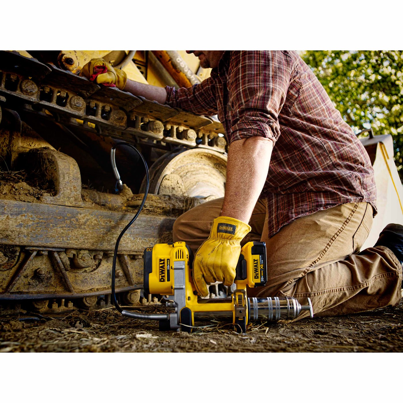 DeWalt DCGG571M1 20V MAX Lithium Ion Grease Gun