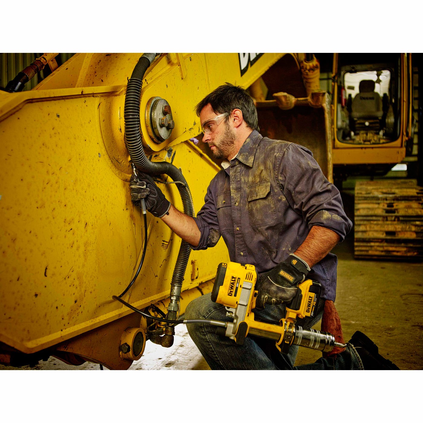 DeWalt DCGG571M1 20V MAX Lithium Ion Grease Gun