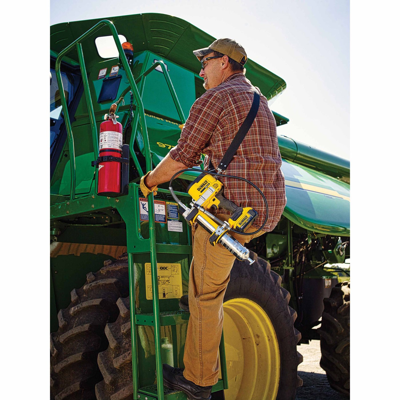 DeWalt DCGG571M1 20V MAX Lithium Ion Grease Gun