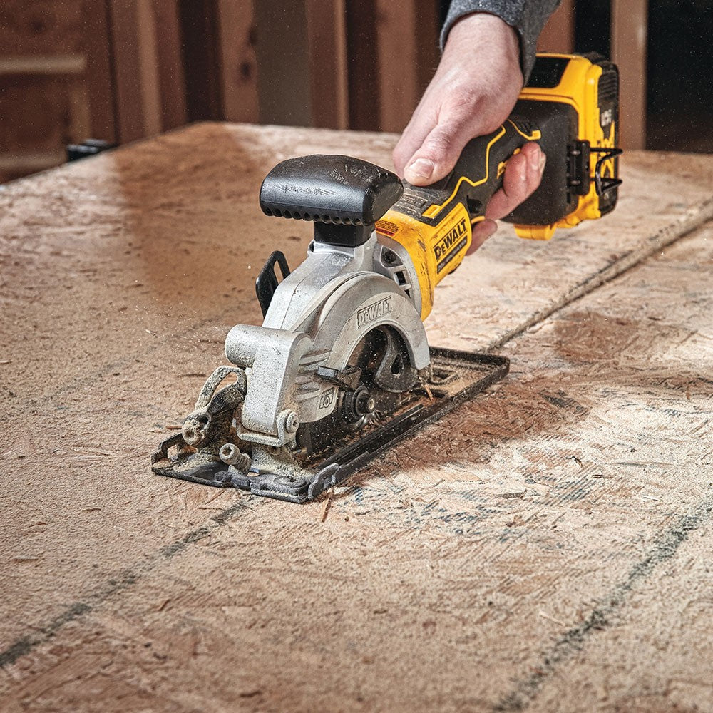 DeWalt DCS571P1 ATOMIC 20V MAX* Brushless 4-1/2" Cordless Circular Saw Kit