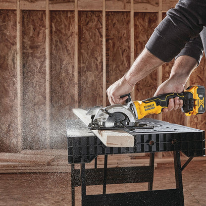 DeWalt DCS571P1 ATOMIC 20V MAX* Brushless 4-1/2" Cordless Circular Saw Kit