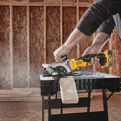 DeWalt DCS571P1 ATOMIC 20V MAX* Brushless 4-1/2" Cordless Circular Saw Kit