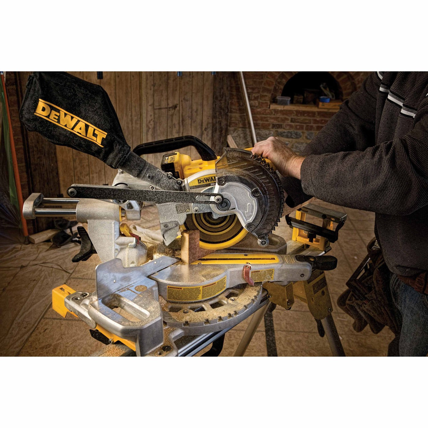 DeWalt DCS361M1 20V MAX 7-1/4" Cordless Sliding Miter Saw Kit