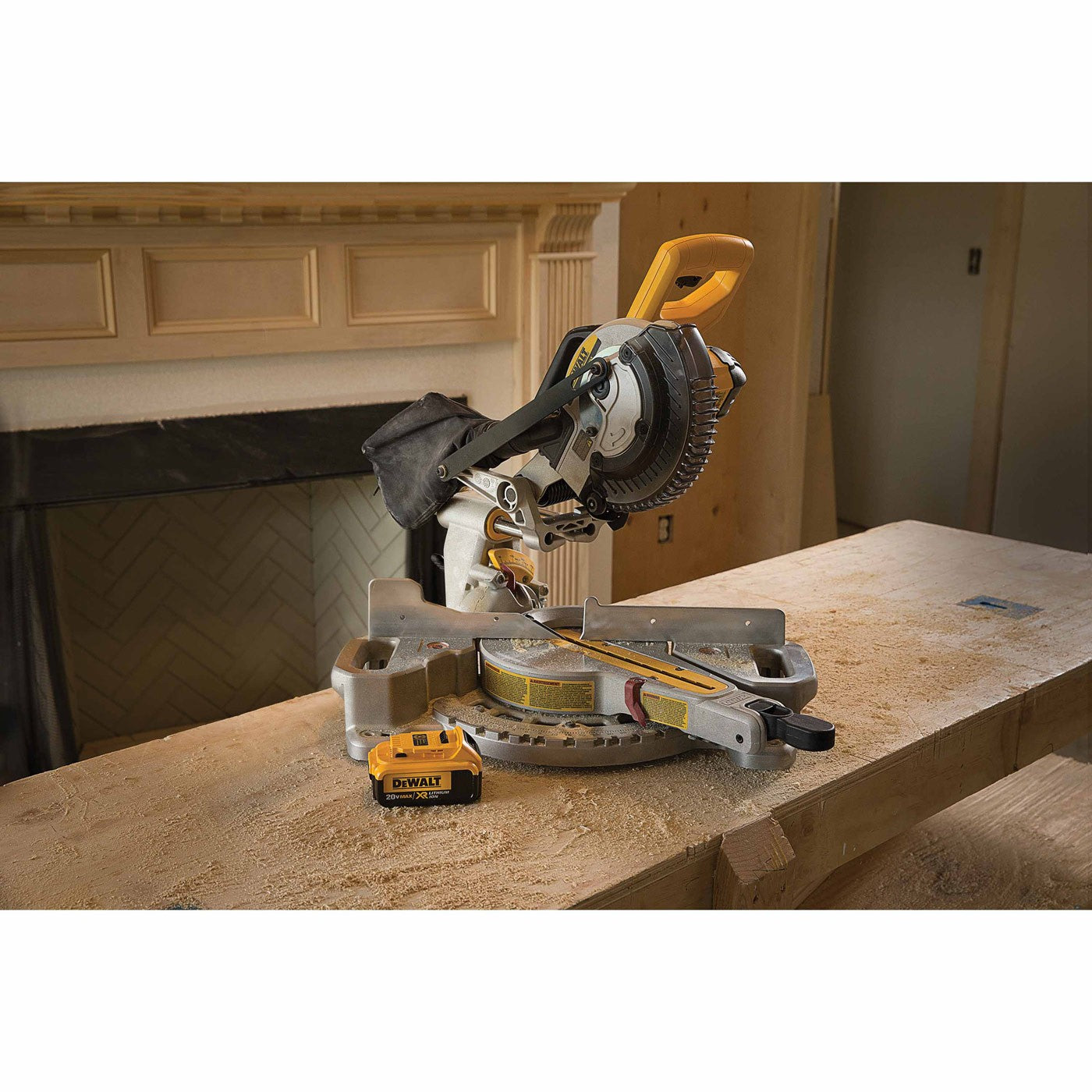 DeWalt DCS361M1 20V MAX 7-1/4" Cordless Sliding Miter Saw Kit