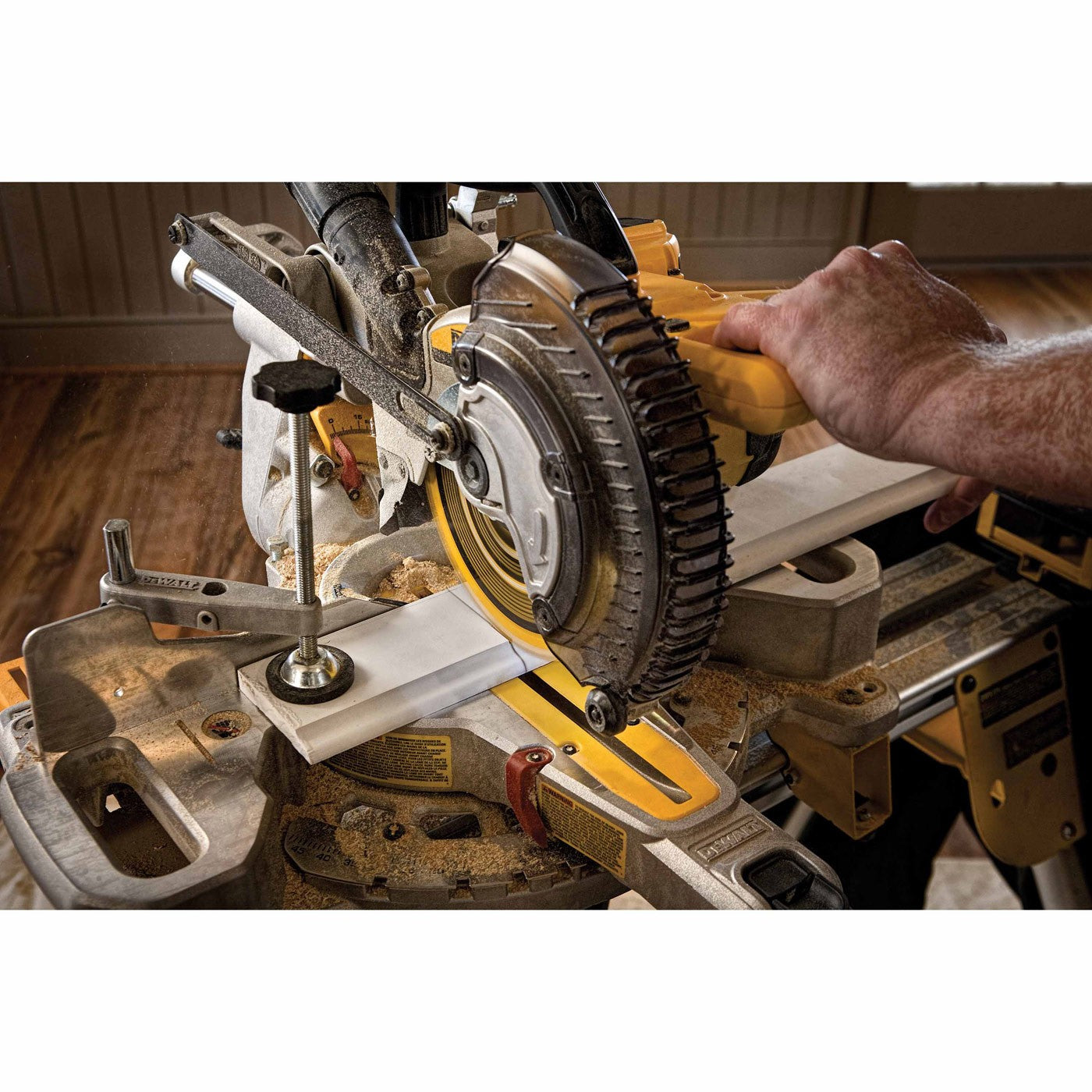 DeWalt DCS361M1 20V MAX 7-1/4" Cordless Sliding Miter Saw Kit