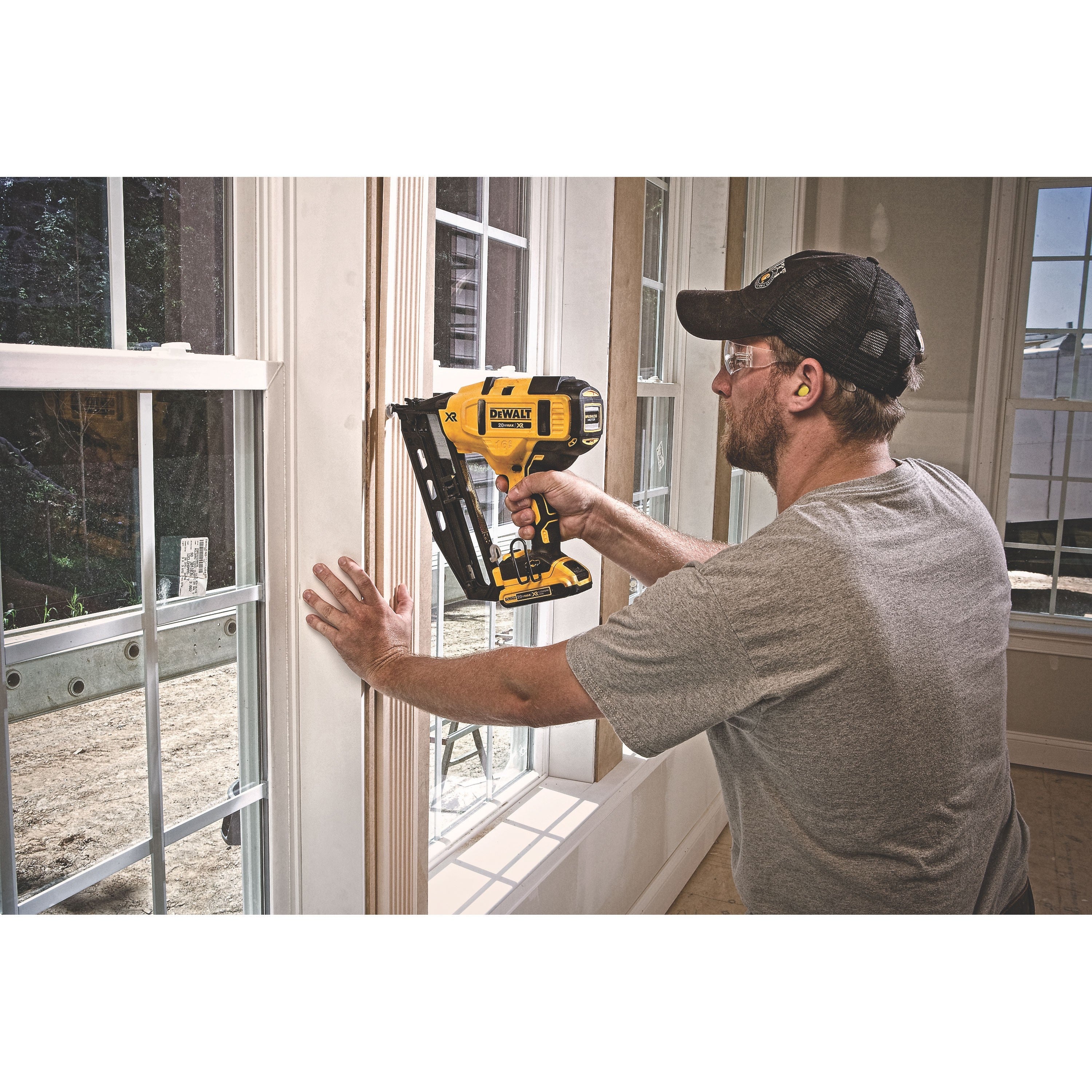 DeWalt DCN660D1 20V MAX 16Ga Angled Cordless Finish Nailer Kit