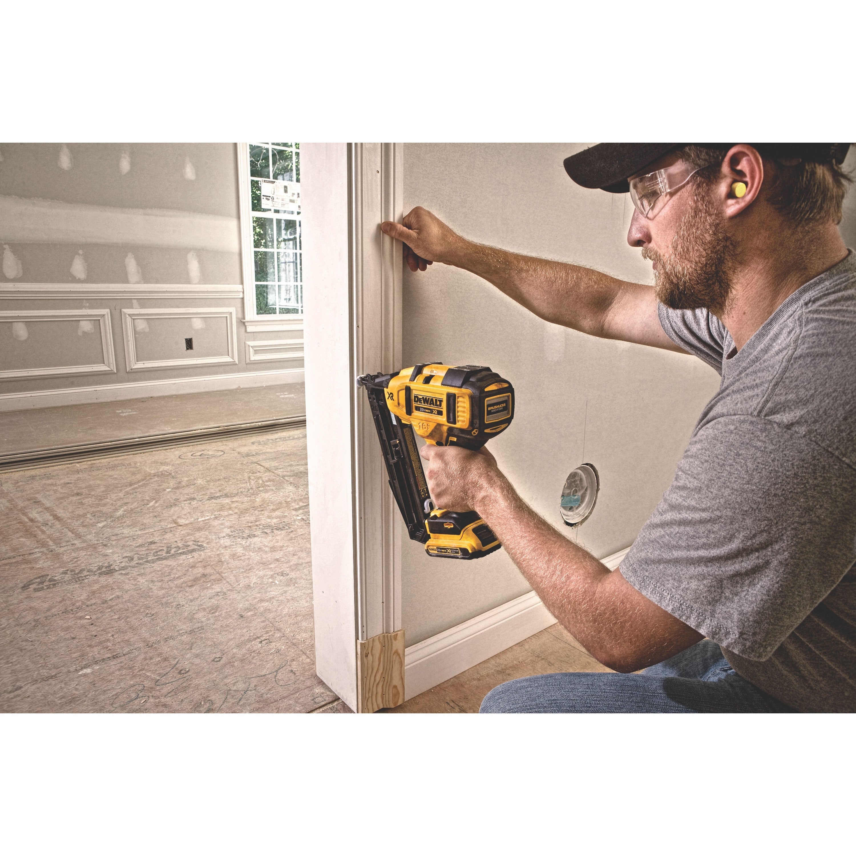 DeWalt DCN660D1 20V MAX 16Ga Angled Cordless Finish Nailer Kit