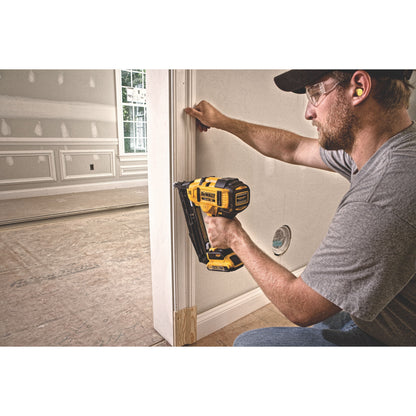 DeWalt DCN660D1 20V MAX 16Ga Angled Cordless Finish Nailer Kit