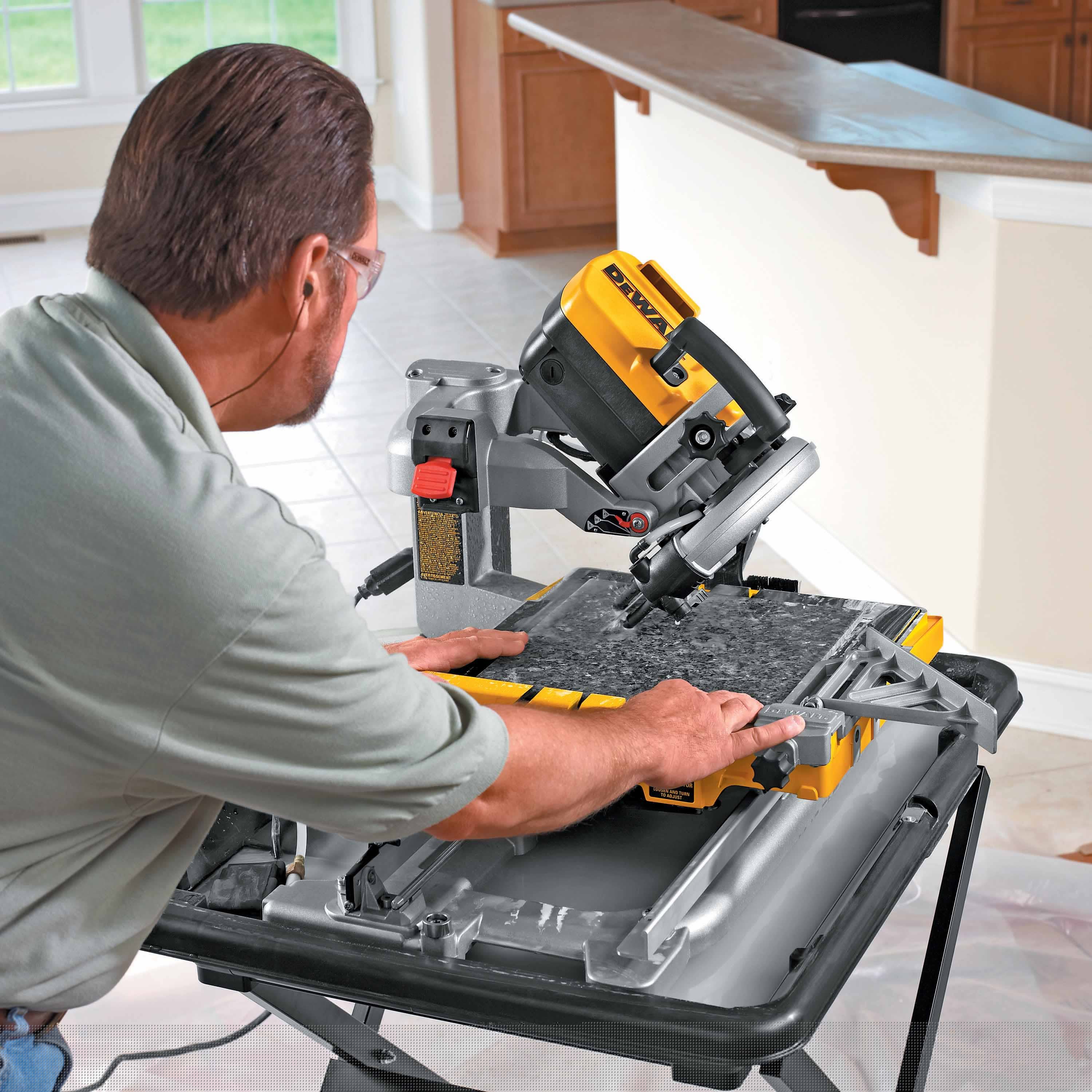 DeWalt D24000 Heavy-Duty 10" Wet Tile Saw