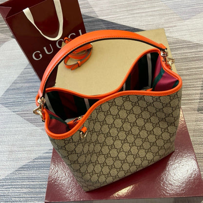 MEDIANA GG-EMBLEM-BOLSO TIPO MARSUPIO GUCCI