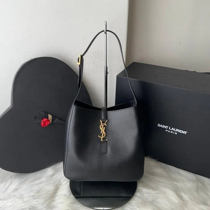 YVES SAINT LAURENT LE 5 À 7 BEA – CARTERA DE MÁS FINO GENARB TEM CUERO