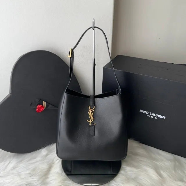 YVES SAINT LAURENT LE 5 À 7 BEA – CARTERA DE MÁS FINO GENARB TEM CUERO