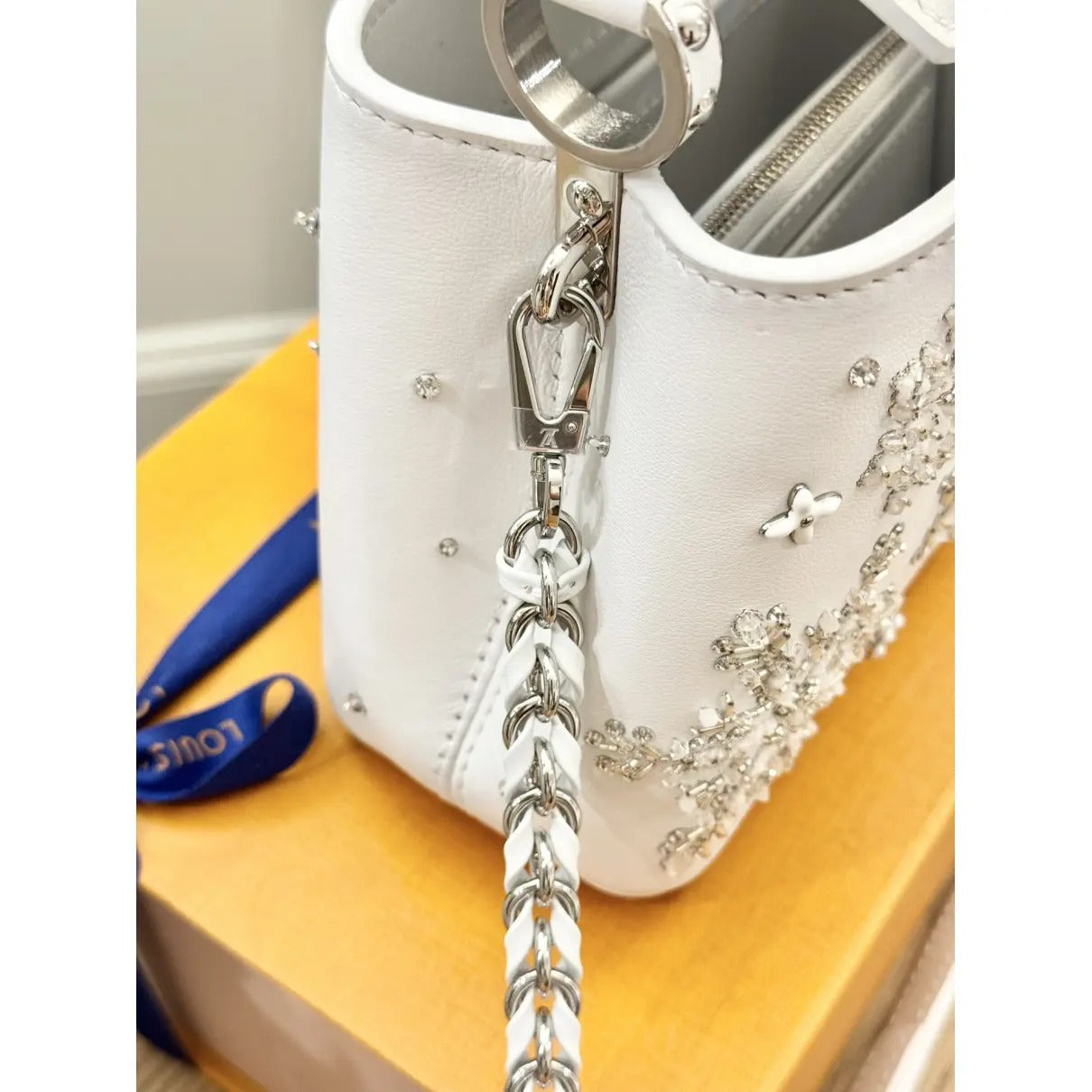LOUIS VUITTON CAPUCINES MINI-CARTERA