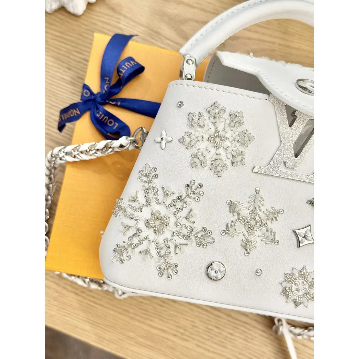 LOUIS VUITTON CAPUCINES MINI-CARTERA