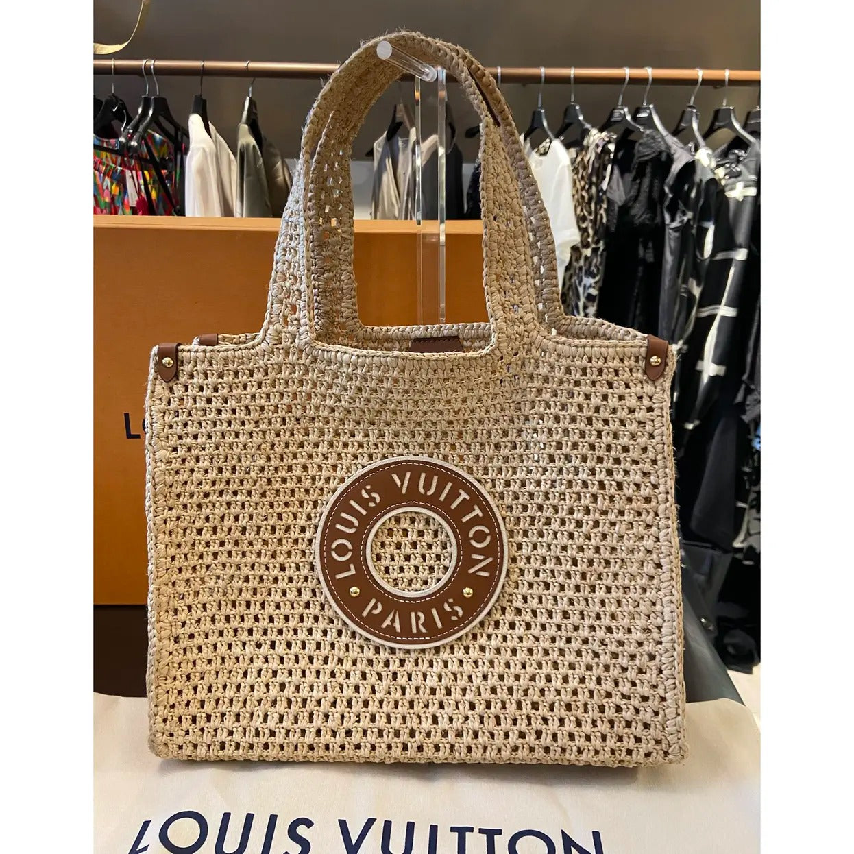 LOUIS VUITTON BY THE POOL RAFIA ONTHEGO MM M24723