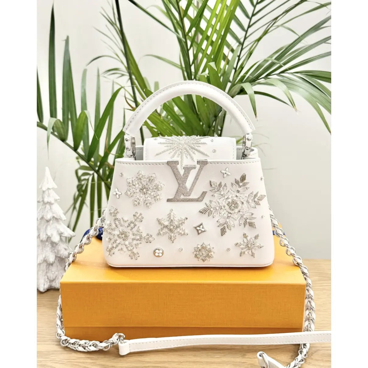 LOUIS VUITTON CAPUCINES MINI-CARTERA